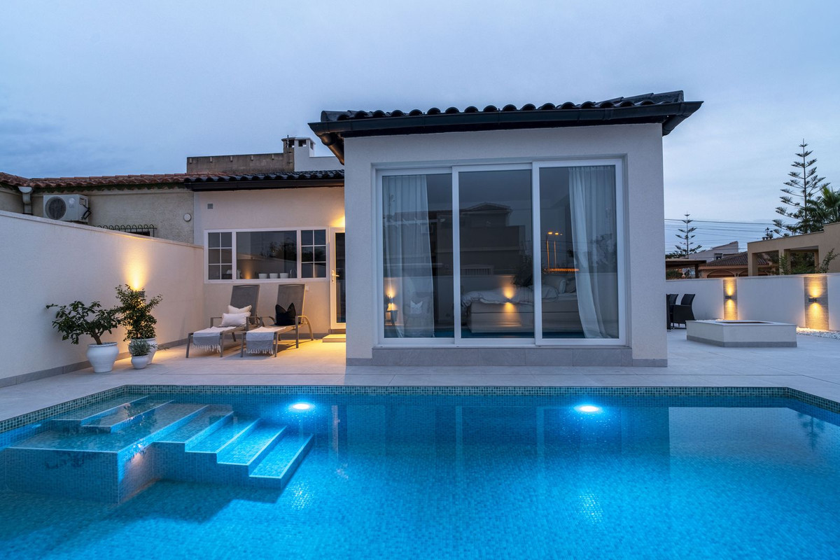 Se vende Pareada de 3 dormitorios en Costa Blanca, Alicante, España
