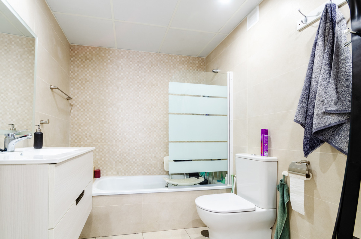 Se vende Apartamento Planta Media de 3 dormitorios en Costa Del Sol, Málaga, España