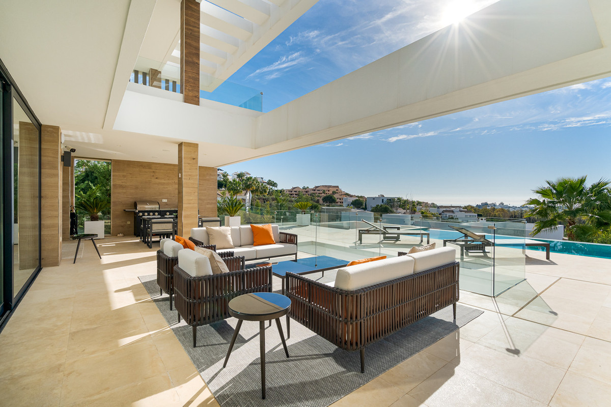 5 Bed Townhouse for sale in Benahavís Costa Del Sol, Málaga, Spain