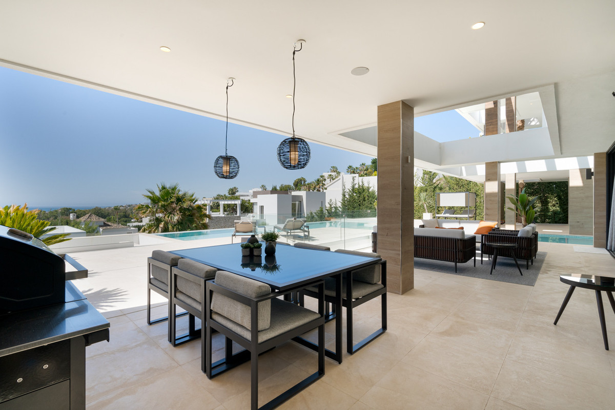 5 Bed Townhouse for sale in Benahavís Costa Del Sol, Málaga, Spain