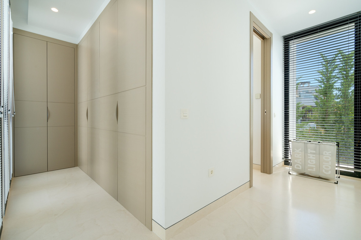 5 Bed Townhouse for sale in Benahavís Costa Del Sol, Málaga, Spain