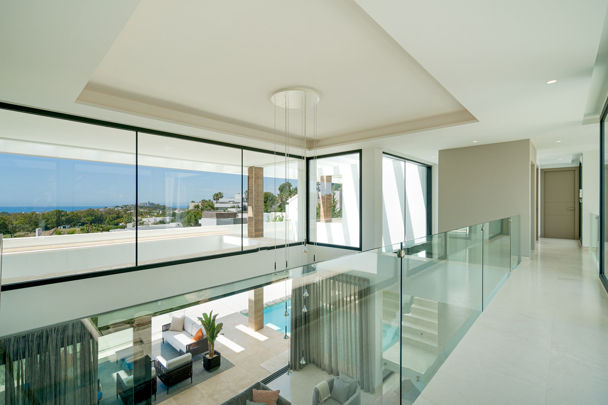 5 Bed Townhouse for sale in Benahavís Costa Del Sol, Málaga, Spain