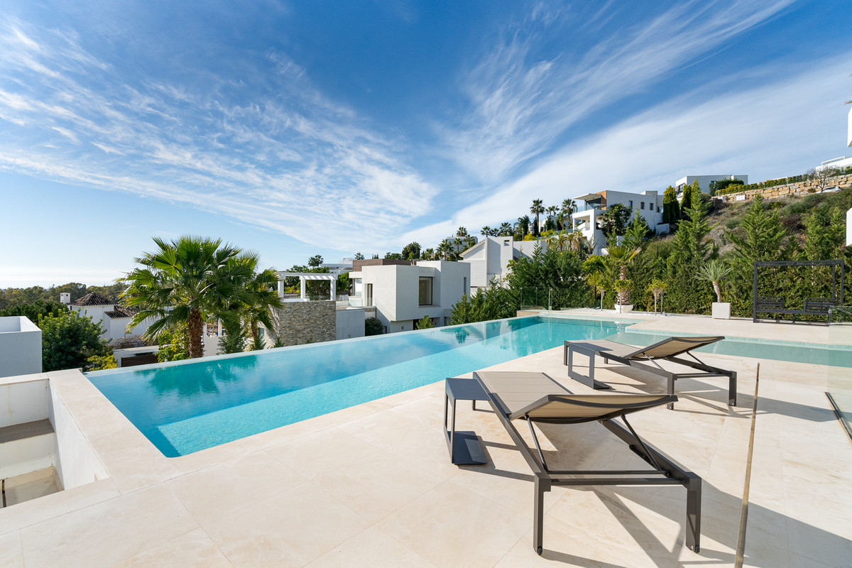 5 Bed Townhouse for sale in Benahavís Costa Del Sol, Málaga, Spain