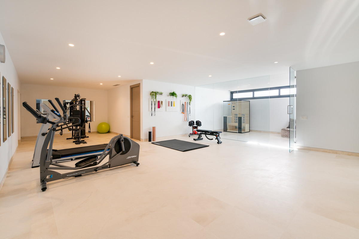 5 Bed Townhouse for sale in Benahavís Costa Del Sol, Málaga, Spain