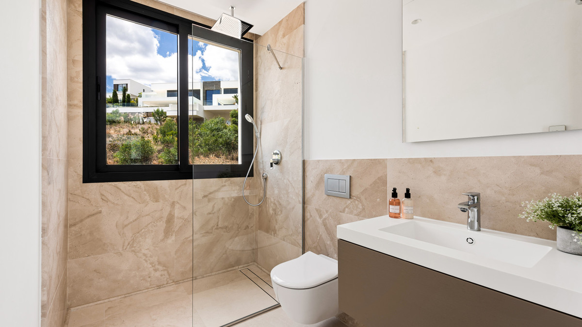 5 Bed Townhouse for sale in Benahavís Costa Del Sol, Málaga, Spain