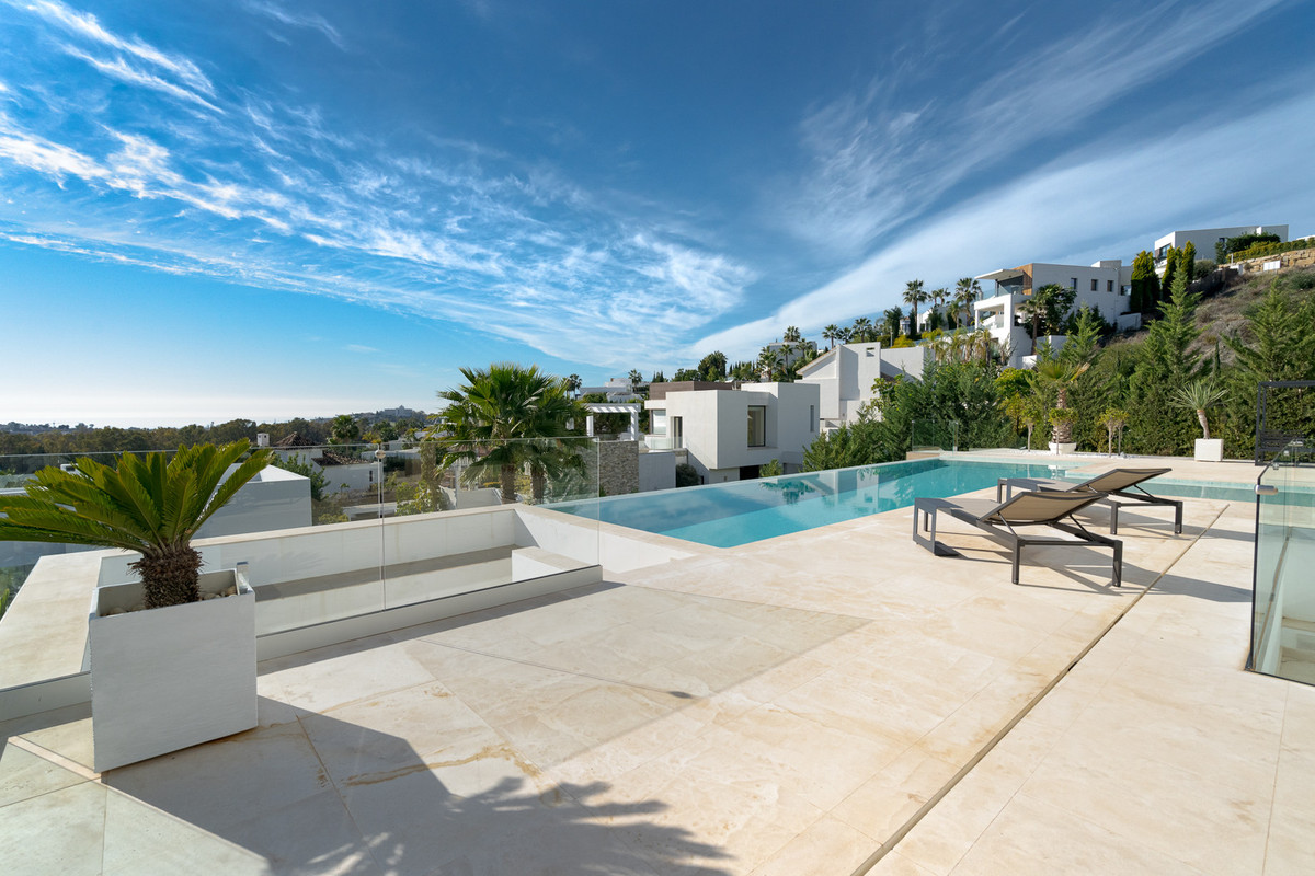 5 Bed Townhouse for sale in Benahavís Costa Del Sol, Málaga, Spain