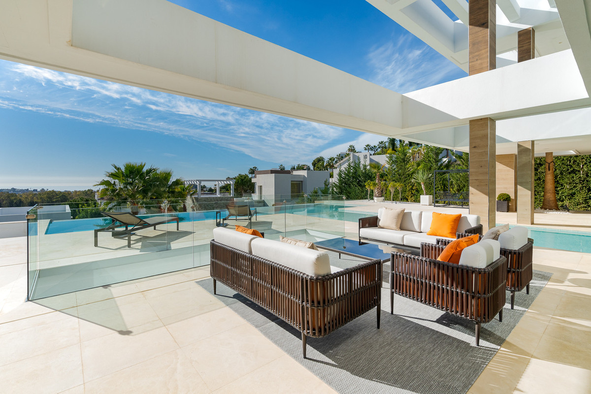 5 Bed Townhouse for sale in Benahavís Costa Del Sol, Málaga, Spain