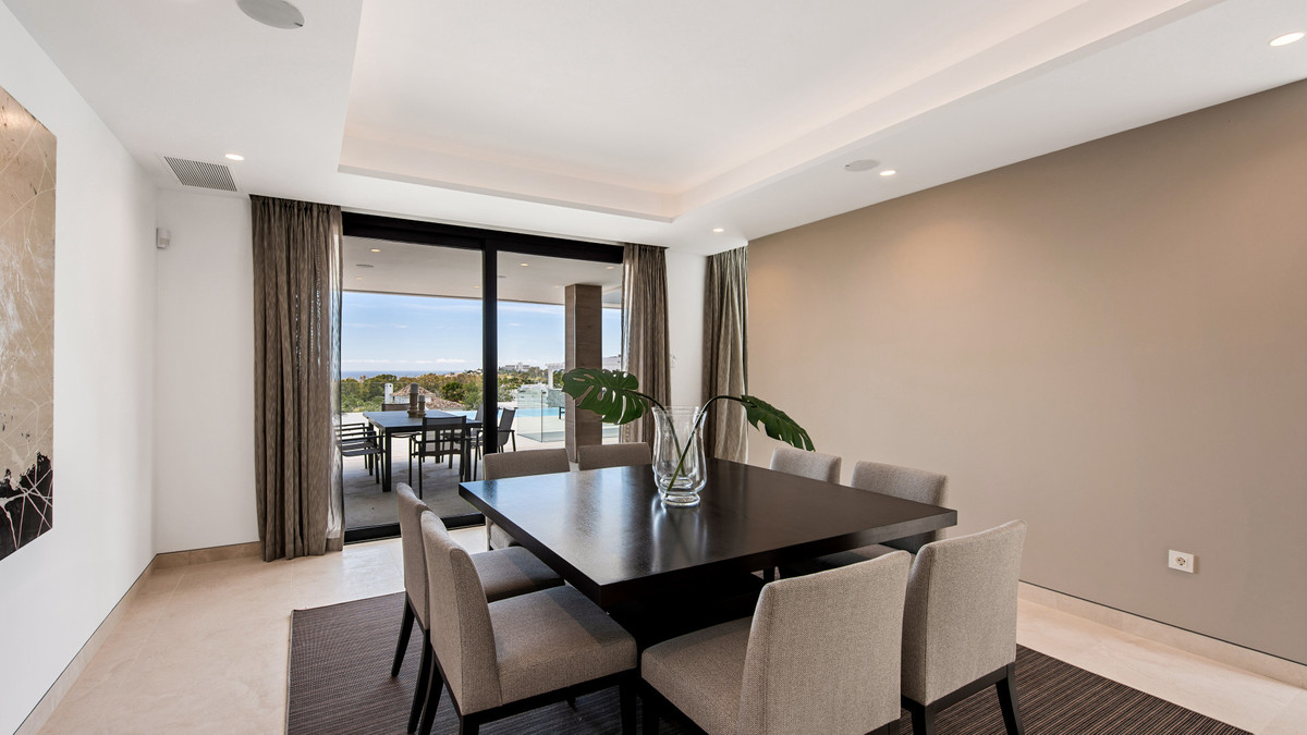 5 Bed Townhouse for sale in Benahavís Costa Del Sol, Málaga, Spain