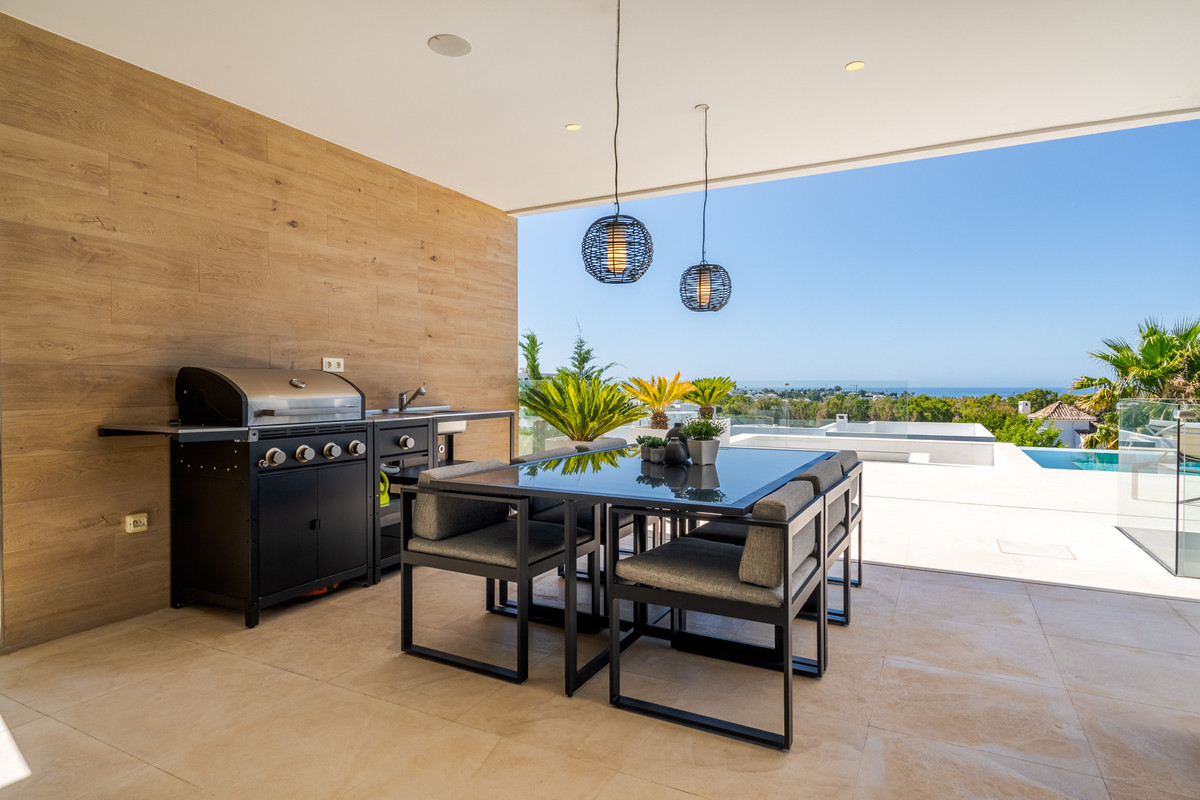 5 Bed Townhouse for sale in Benahavís Costa Del Sol, Málaga, Spain