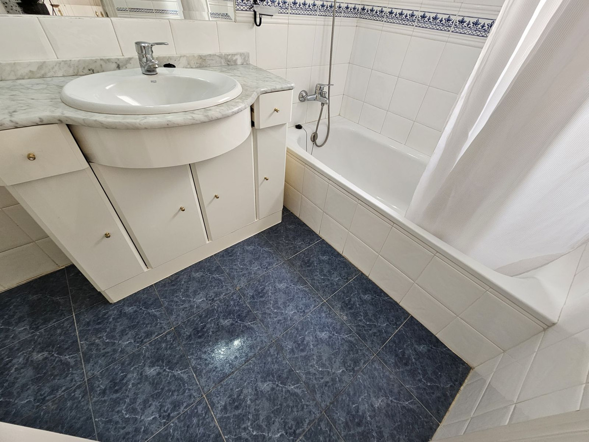 2 Bed Apartment for sale in Estepona Costa Del Sol, Málaga, Spain