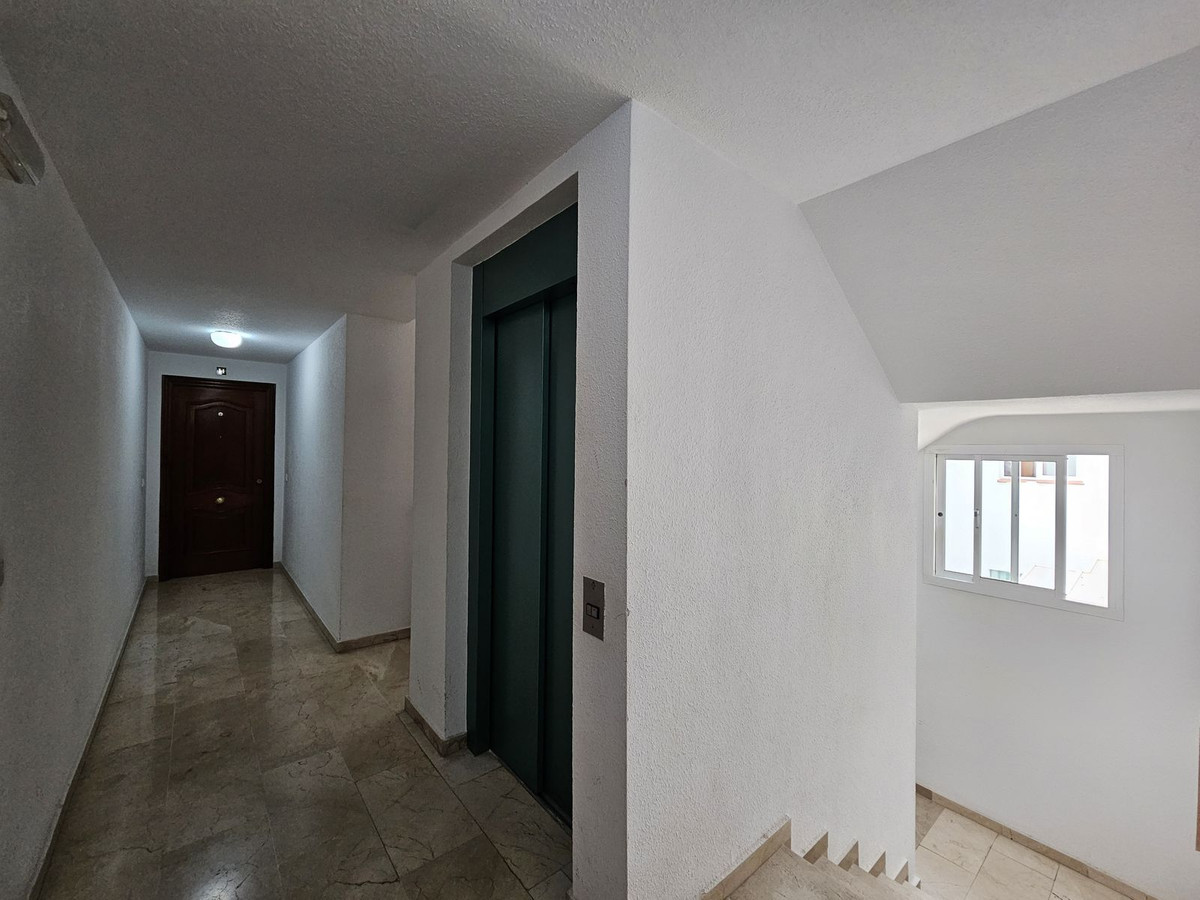 2 Bed Apartment for sale in Estepona Costa Del Sol, Málaga, Spain