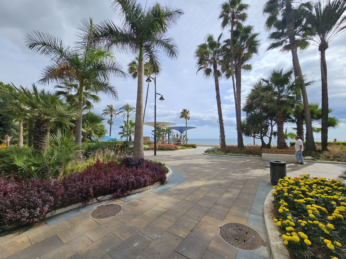 2 Bed Apartment for sale in Estepona Costa Del Sol, Málaga, Spain