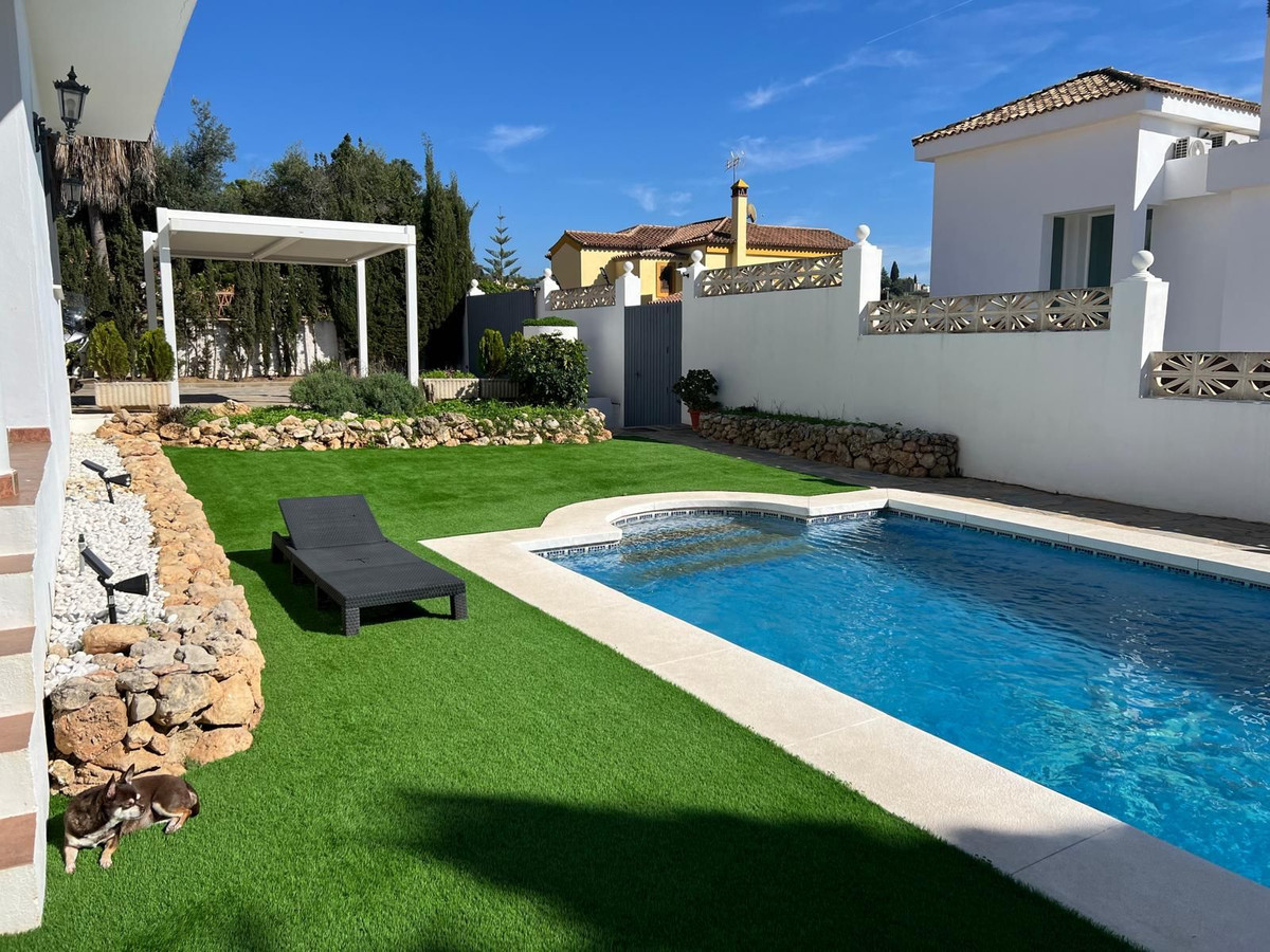 Se vende Villa - Chalet de 5 dormitorios en Costa Del Sol, Málaga, España