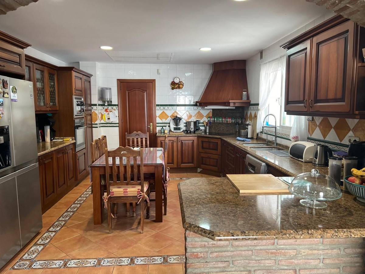Se vende Villa - Chalet de 5 dormitorios en Costa Del Sol, Málaga, España