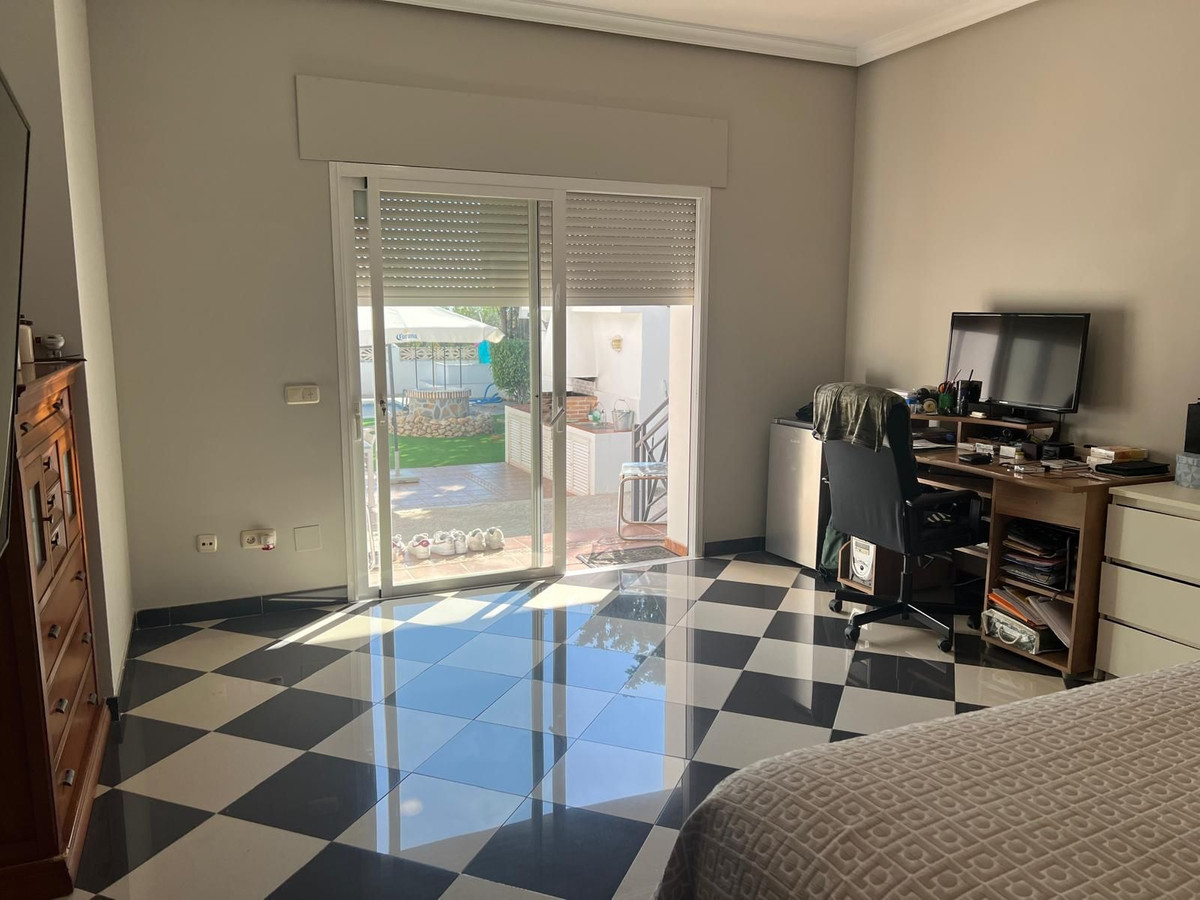 Se vende Villa - Chalet de 5 dormitorios en Costa Del Sol, Málaga, España