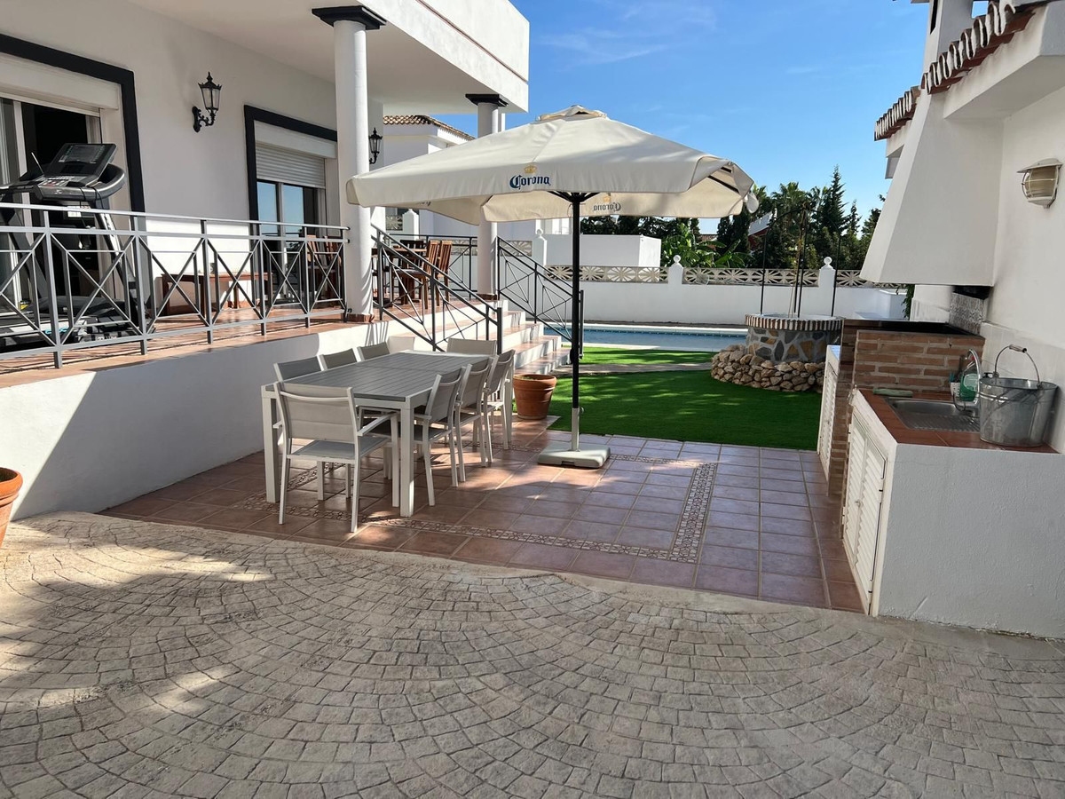 Se vende Villa - Chalet de 5 dormitorios en Costa Del Sol, Málaga, España