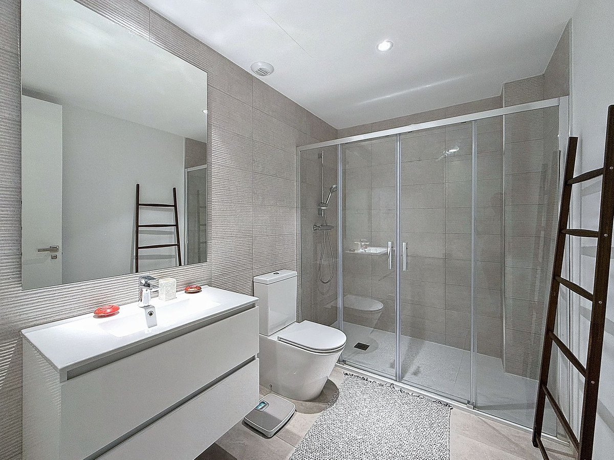 3 Bed Apartment for sale in Estepona Costa Del Sol, Málaga, Spain