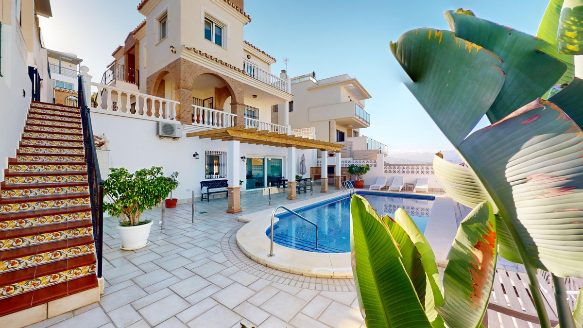 3 Bed Townhouse for sale in Torre Del Mar Costa Del Sol East, Málaga, Spain