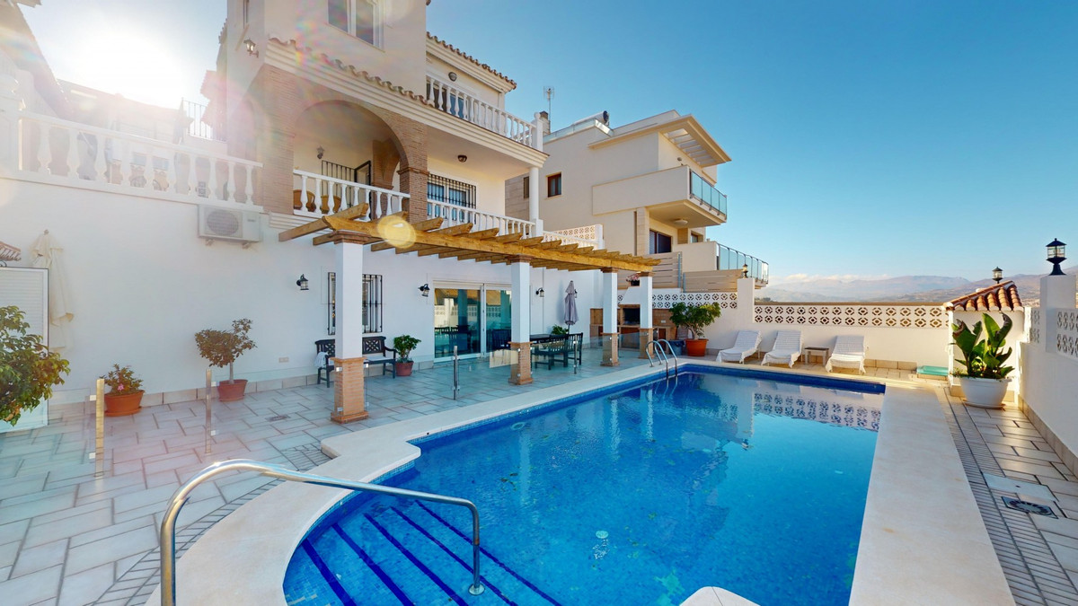 3 Bed Townhouse for sale in Torre Del Mar Costa Del Sol East, Málaga, Spain
