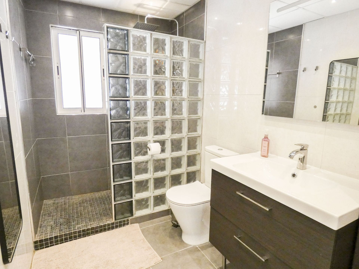 Se vende Villa - Chalet de 5 dormitorios en Costa Blanca, Alicante, España