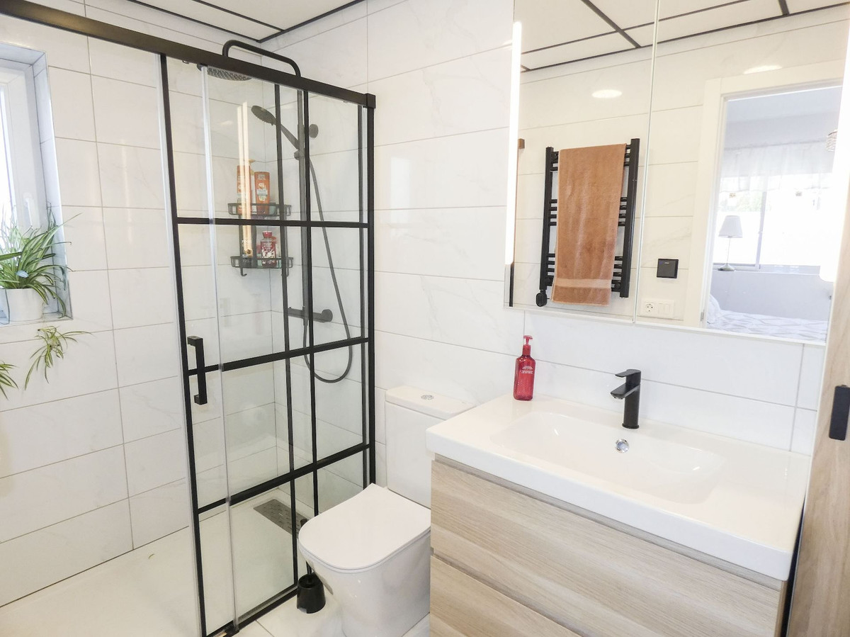 Se vende Villa - Chalet de 5 dormitorios en Costa Blanca, Alicante, España