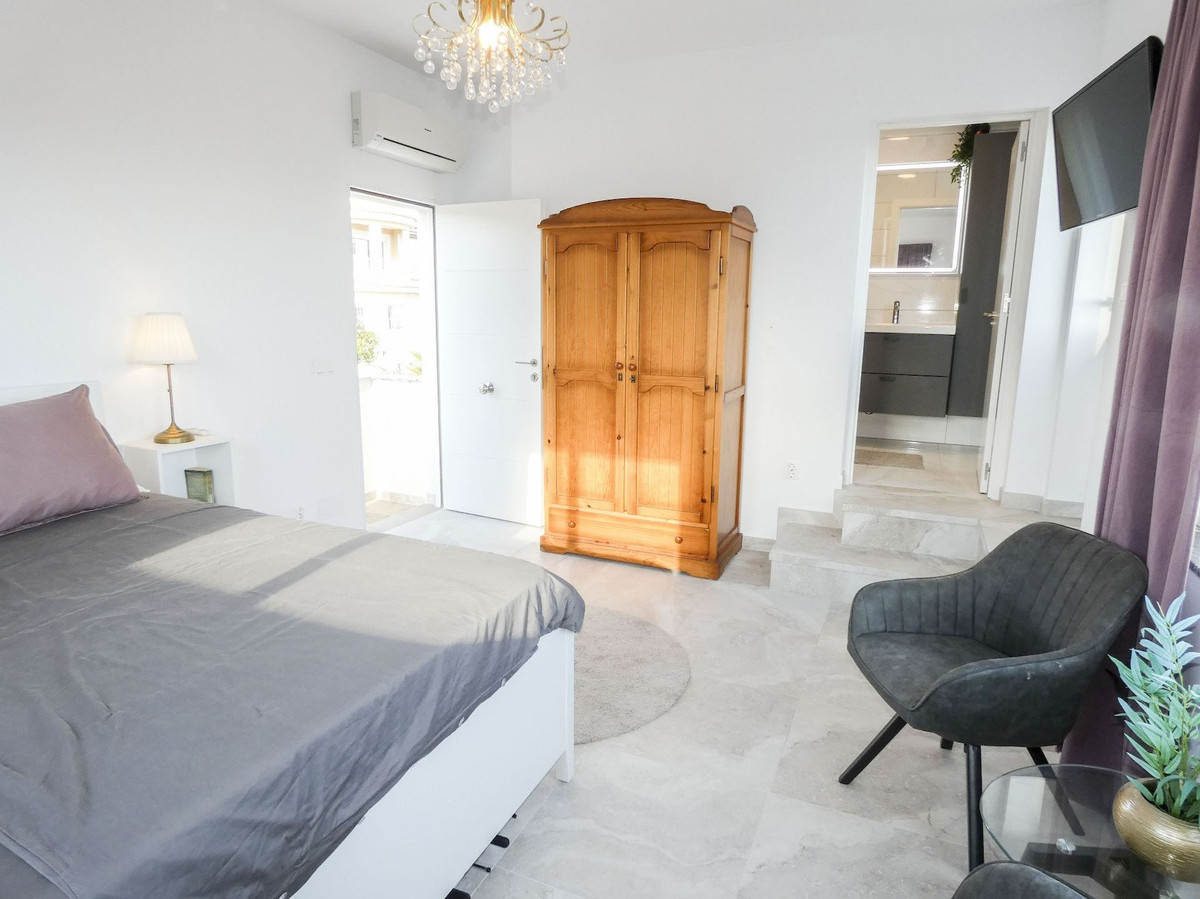Se vende Villa - Chalet de 5 dormitorios en Costa Blanca, Alicante, España