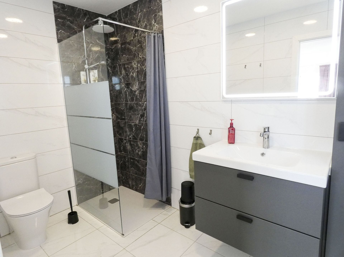 Se vende Villa - Chalet de 5 dormitorios en Costa Blanca, Alicante, España