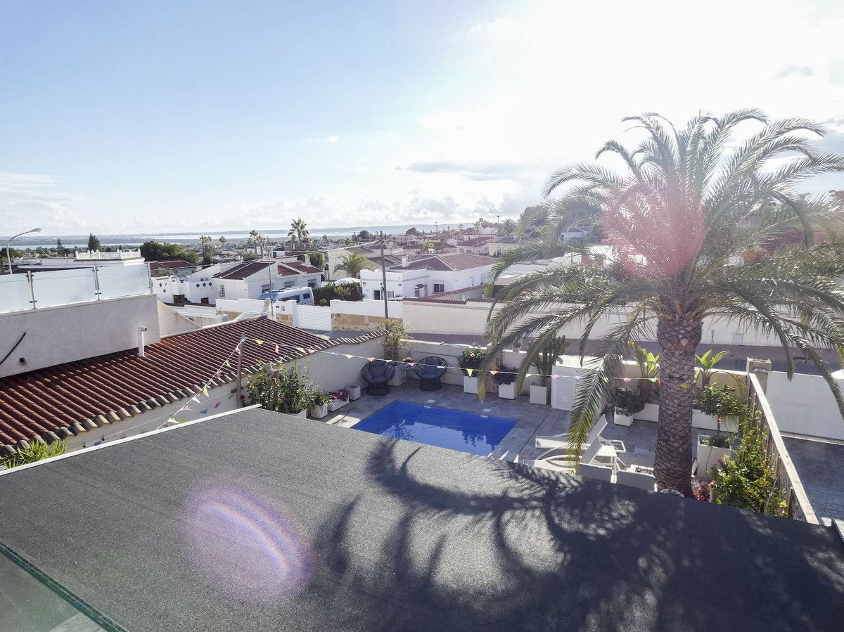 Se vende Villa - Chalet de 5 dormitorios en Costa Blanca, Alicante, España
