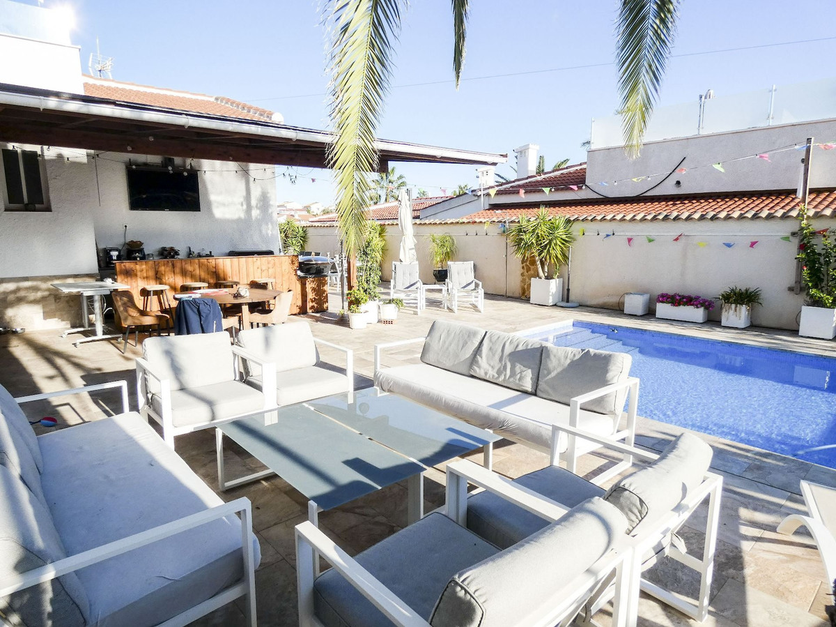 Se vende Villa - Chalet de 5 dormitorios en Costa Blanca, Alicante, España