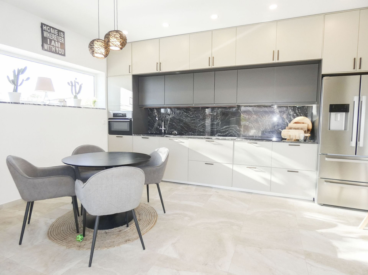 Se vende Villa - Chalet de 5 dormitorios en Costa Blanca, Alicante, España