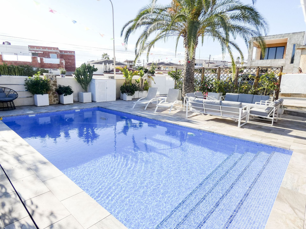 Se vende Villa - Chalet de 5 dormitorios en Costa Blanca, Alicante, España