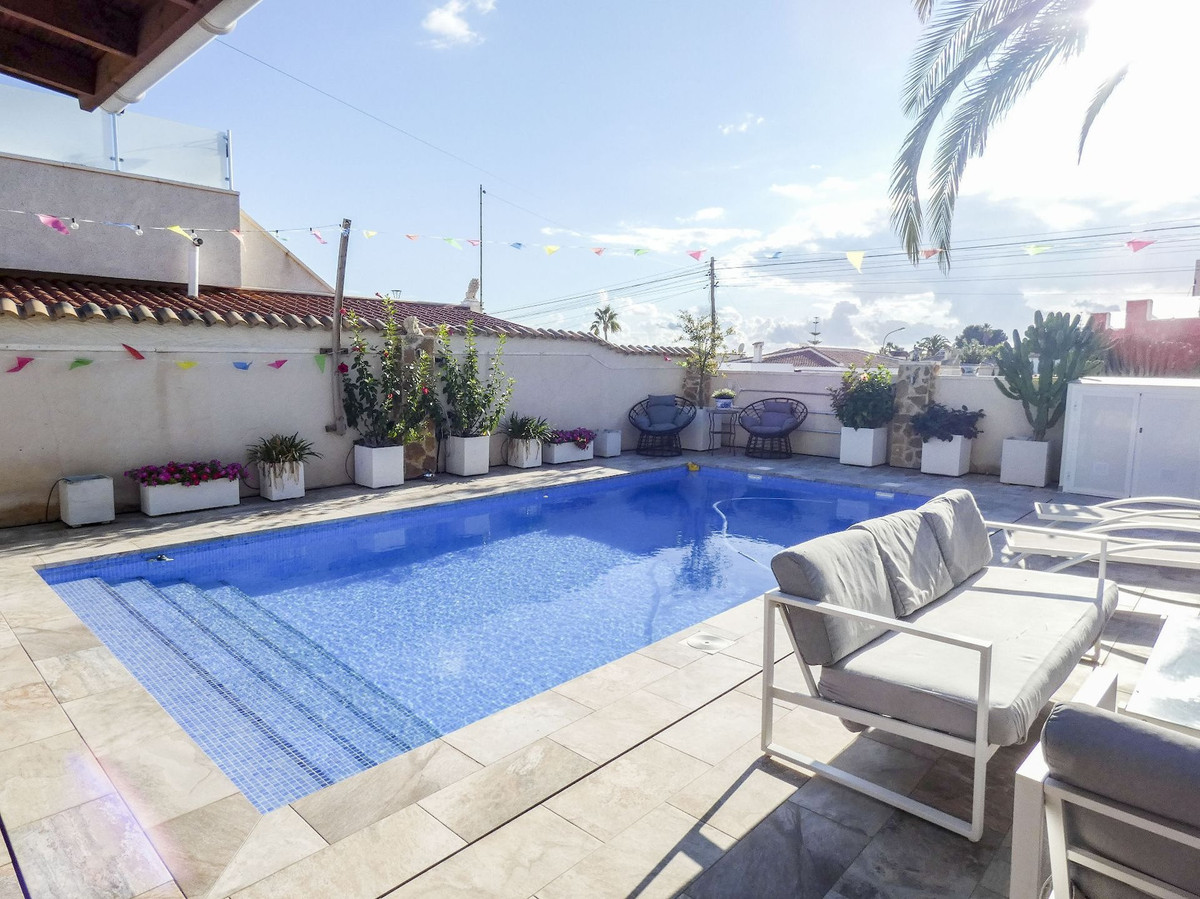 Se vende Villa - Chalet de 5 dormitorios en Costa Blanca, Alicante, España