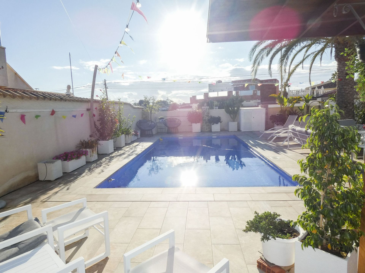 Se vende Villa - Chalet de 5 dormitorios en Costa Blanca, Alicante, España