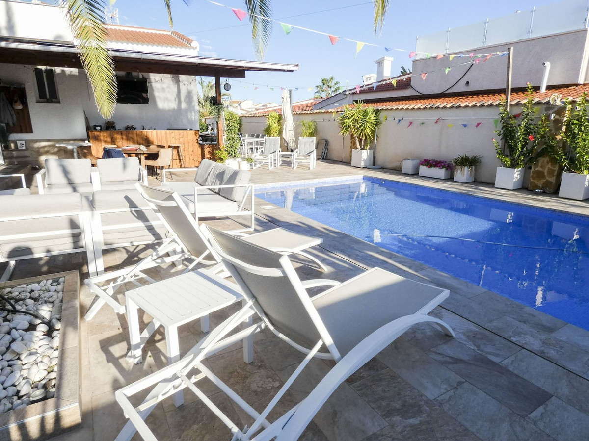 Se vende Villa - Chalet de 5 dormitorios en Costa Blanca, Alicante, España