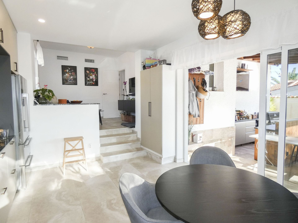 Se vende Villa - Chalet de 5 dormitorios en Costa Blanca, Alicante, España