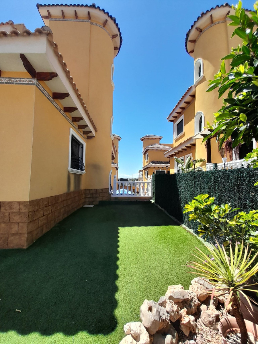 Se vende Villa - Chalet de 3 dormitorios en Costa Blanca, Alicante, España