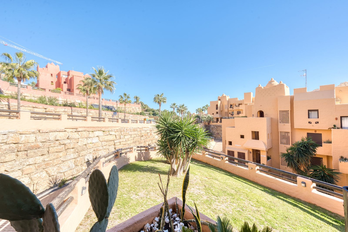 3 Bed Apartment for sale in La Duquesa Costa Del Sol, Málaga, Spain