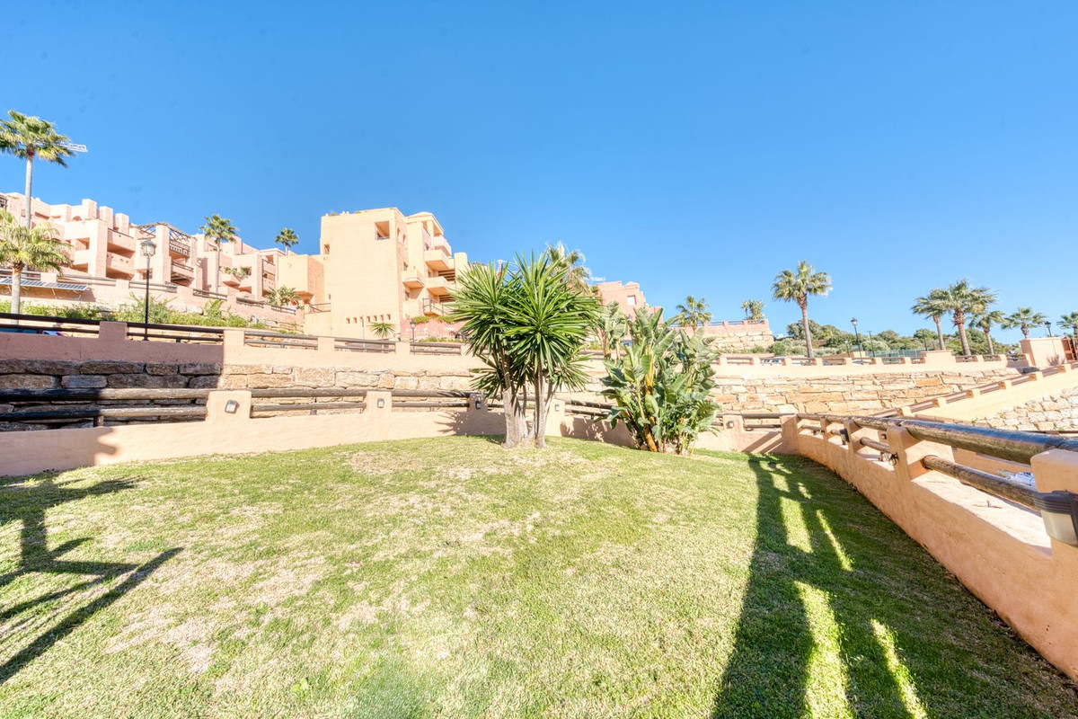 3 Bed Apartment for sale in La Duquesa Costa Del Sol, Málaga, Spain