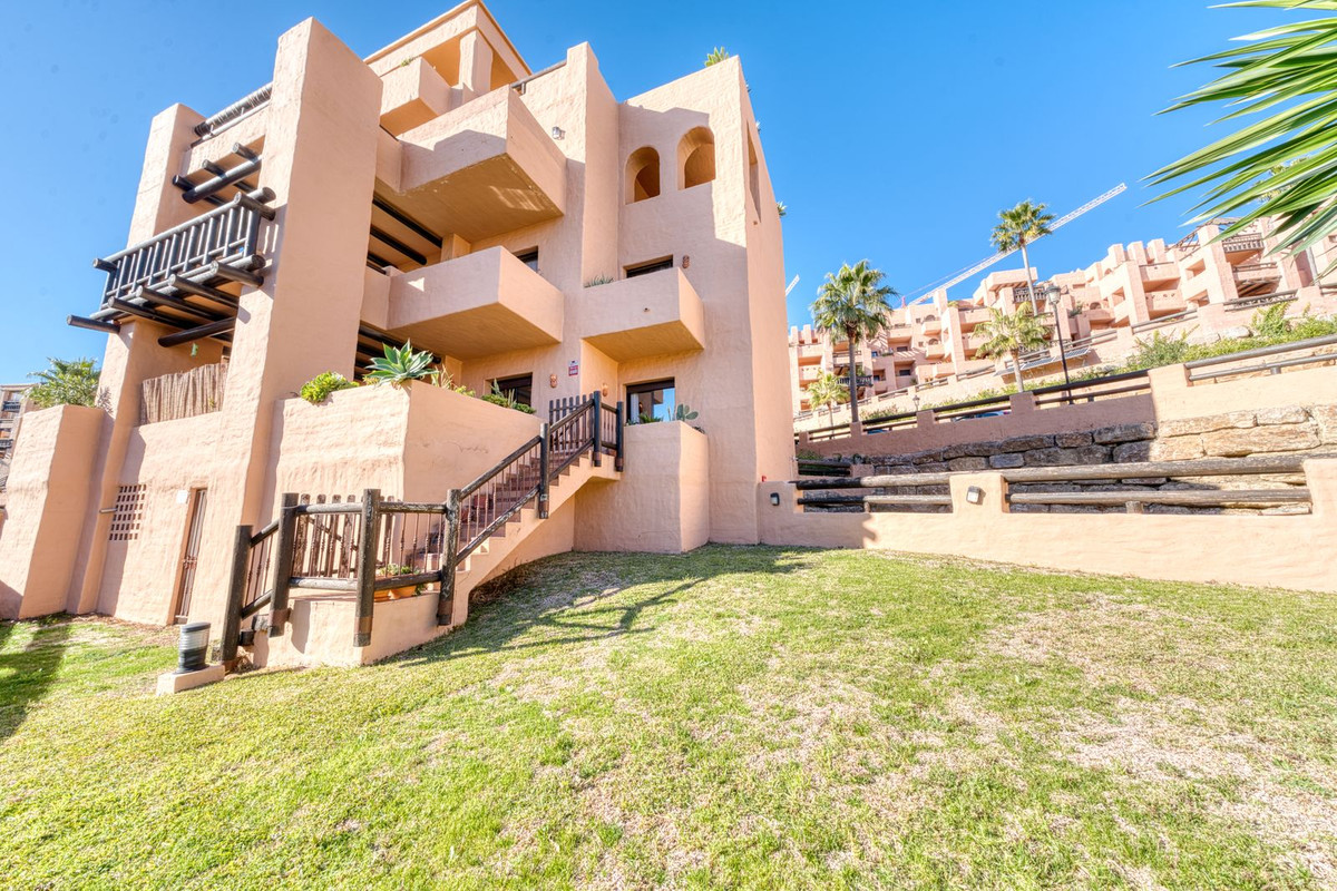 3 Bed Apartment for sale in La Duquesa Costa Del Sol, Málaga, Spain