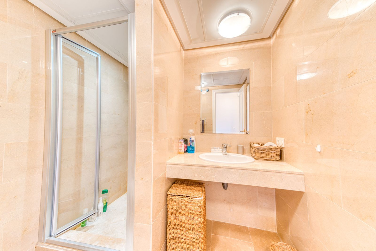 3 Bed Apartment for sale in La Duquesa Costa Del Sol, Málaga, Spain