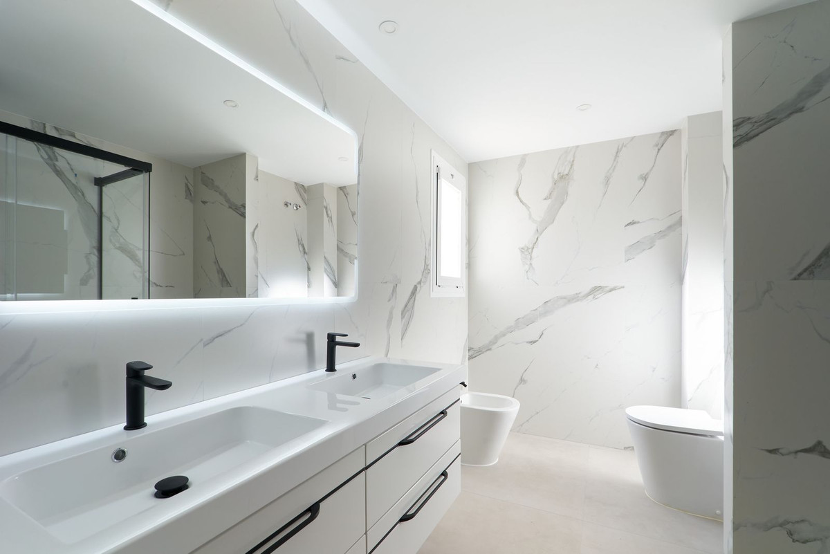 3 Bed Apartment for sale in San Pedro De Alcántara Costa Del Sol, Málaga, Spain