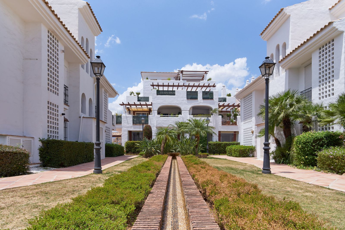 3 Bed Apartment for sale in San Pedro De Alcántara Costa Del Sol, Málaga, Spain