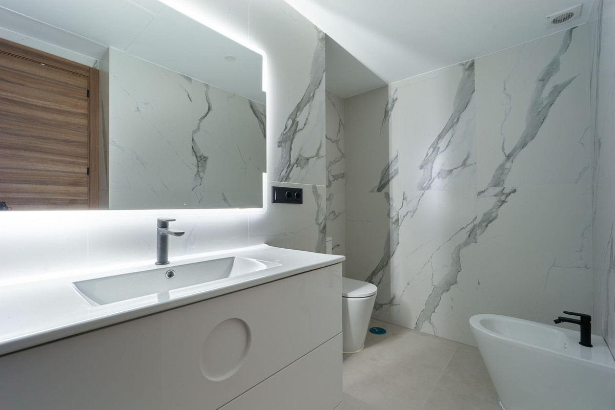 3 Bed Apartment for sale in San Pedro De Alcántara Costa Del Sol, Málaga, Spain