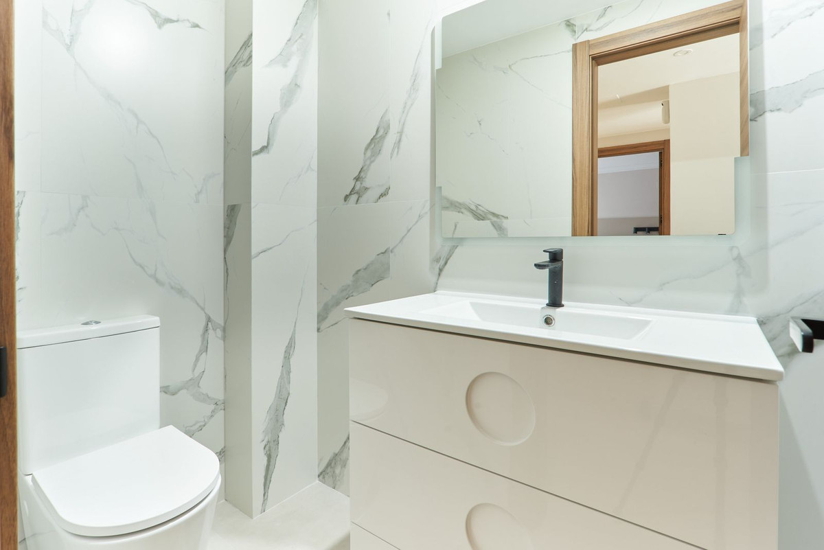 3 Bed Apartment for sale in San Pedro De Alcántara Costa Del Sol, Málaga, Spain