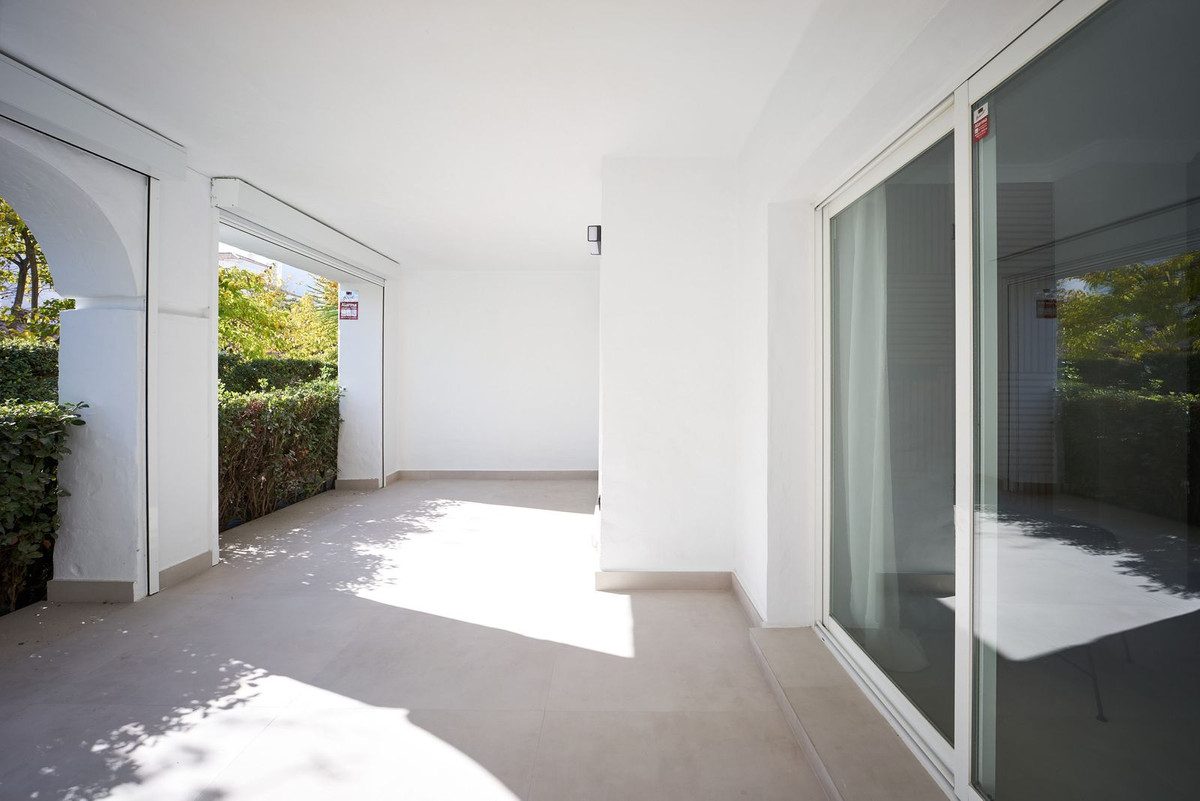 3 Bed Apartment for sale in San Pedro De Alcántara Costa Del Sol, Málaga, Spain