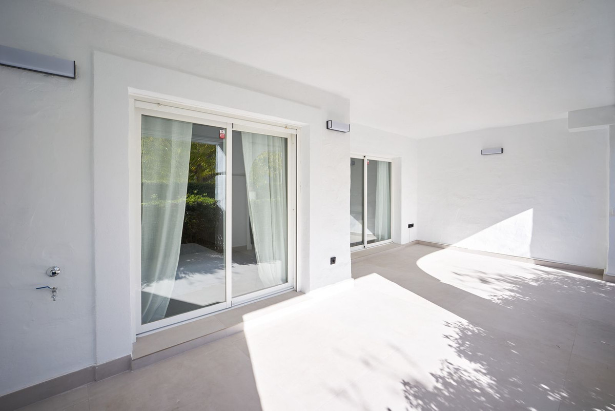 3 Bed Apartment for sale in San Pedro De Alcántara Costa Del Sol, Málaga, Spain