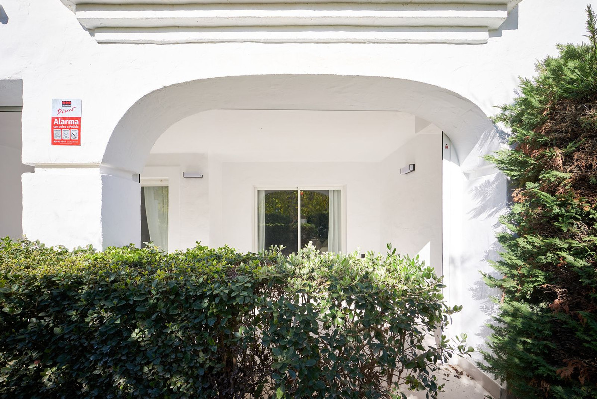 3 Bed Apartment for sale in San Pedro De Alcántara Costa Del Sol, Málaga, Spain