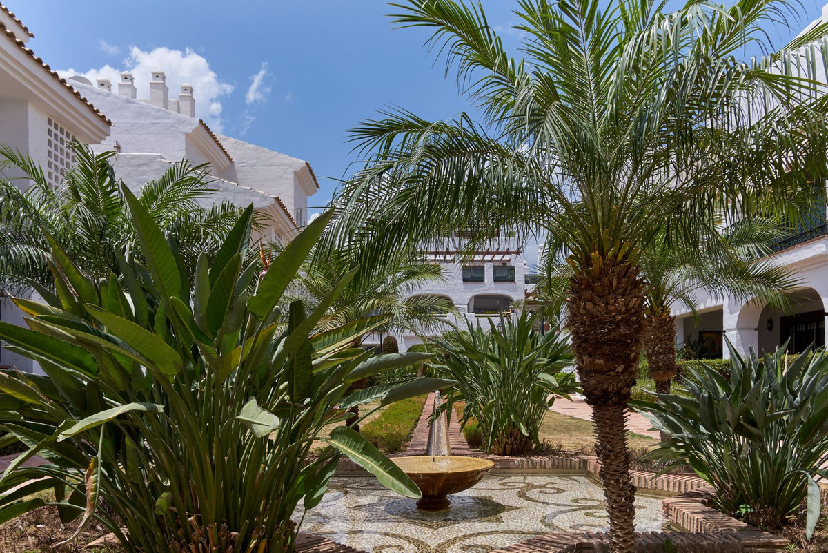 3 Bed Apartment for sale in San Pedro De Alcántara Costa Del Sol, Málaga, Spain