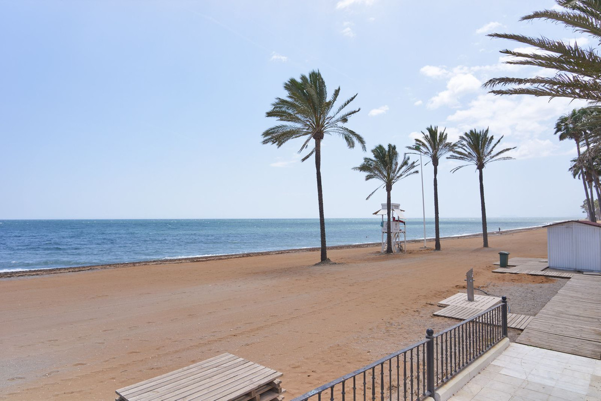 3 Bed Apartment for sale in San Pedro De Alcántara Costa Del Sol, Málaga, Spain