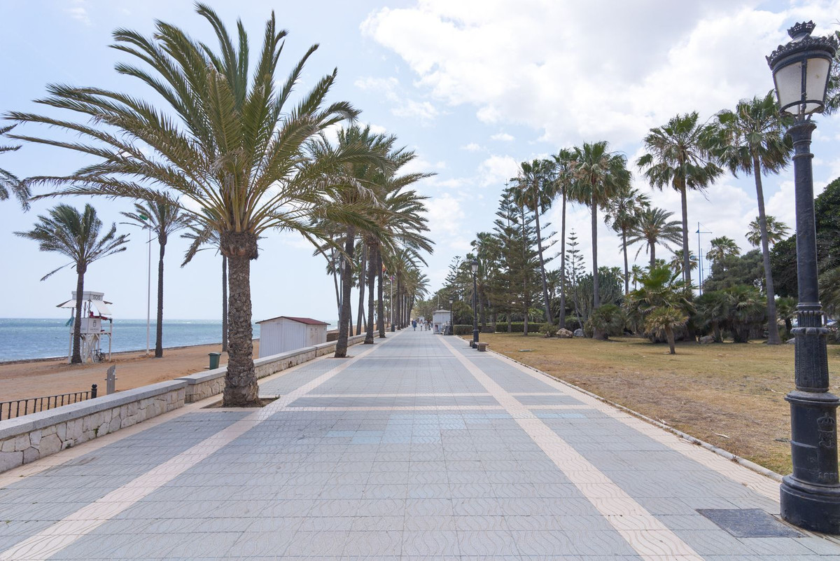 3 Bed Apartment for sale in San Pedro De Alcántara Costa Del Sol, Málaga, Spain